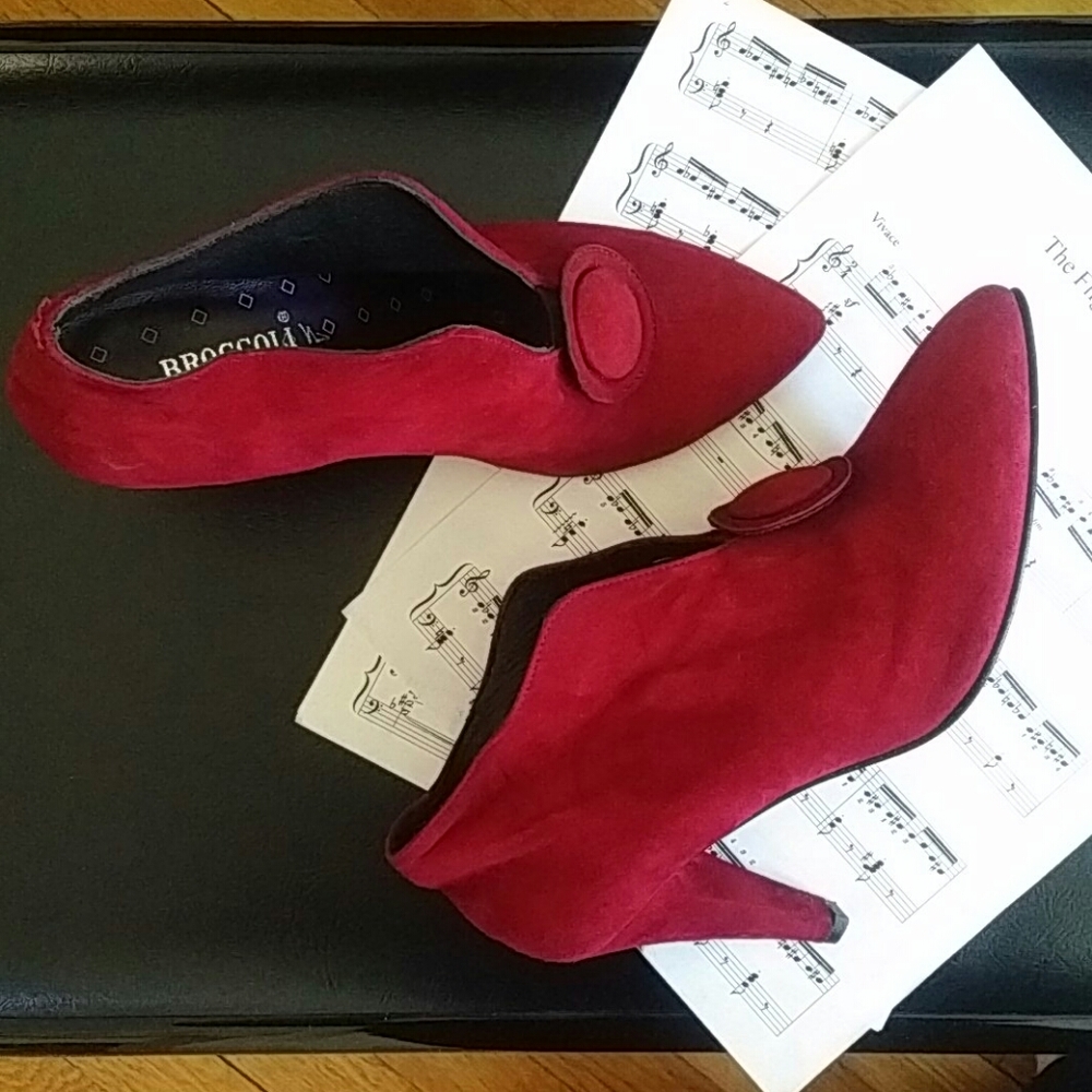 Burgundy shoes to impress!